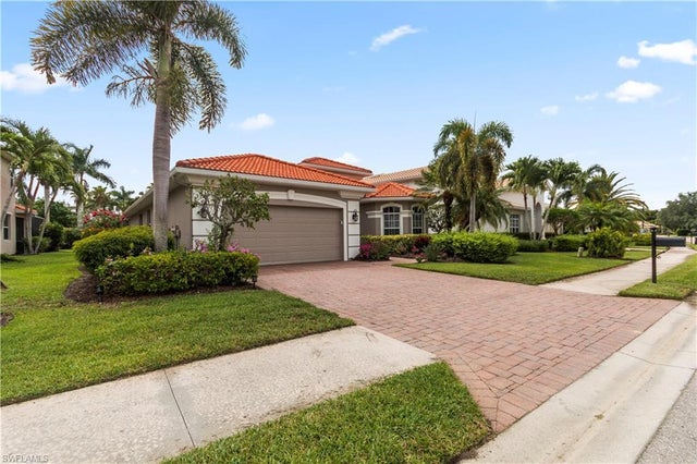 8781 Largo Mar Dr, Estero