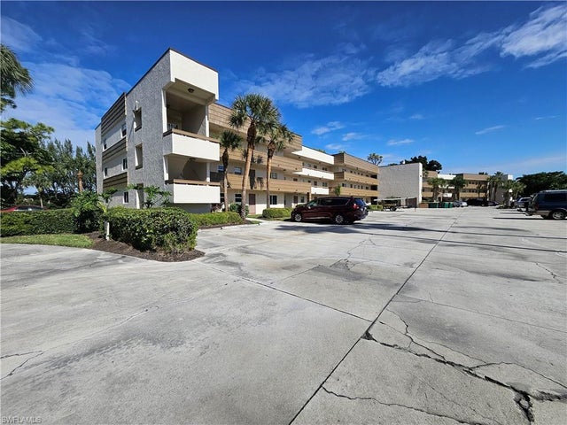 499 Forest Lakes Blvd 2-304, Naples